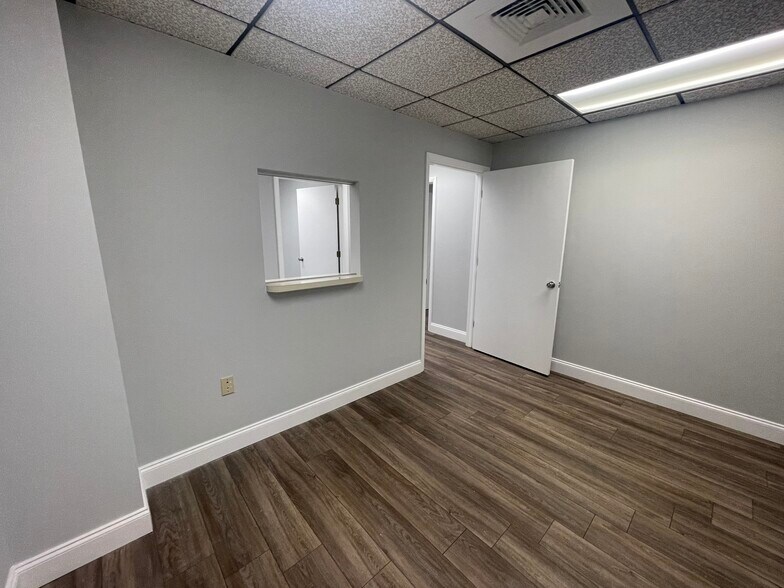 More Photos Of 2131 Hollywood Blvd, Hollywood Office Residential For Lease