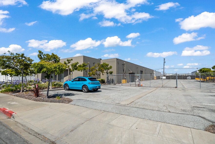 More Photos Of 880 Stanton Rd, Burlingame Warehouse For Lease