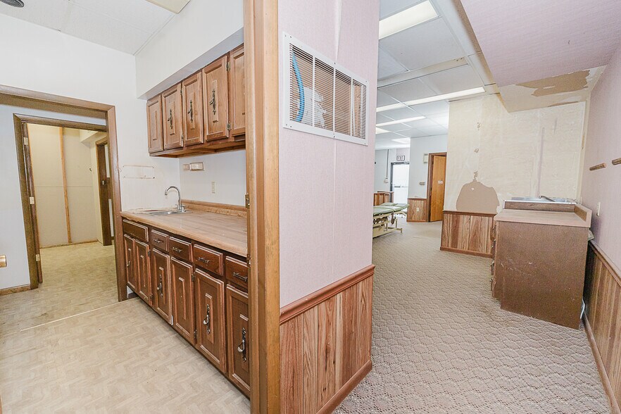 More Photos Of 1482 Butler Rd, Worthington Medical For Sale