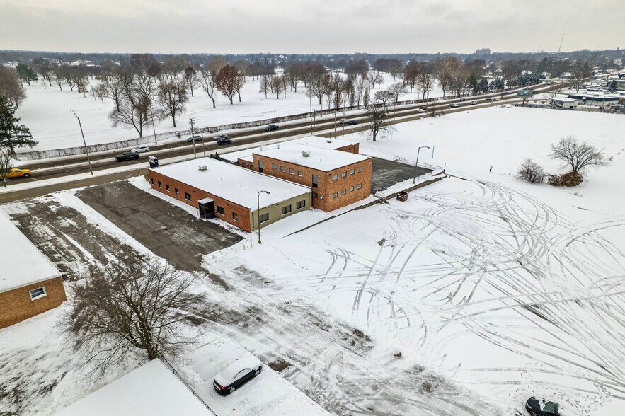 More Photos Of 1316 E Empire St, Bloomington General Retail For Sale