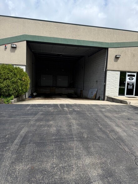 More Photos Of 12137 Rhea Dr, Plainfield Warehouse For Lease