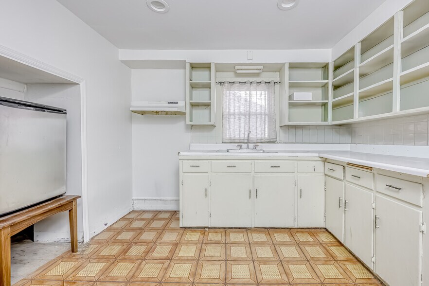 More Photos Of 313 N Main St, Spring Valley Office For Sale