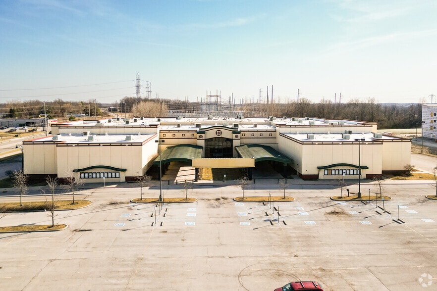 More Photos Of 3930 E Dupont Rd, Fort Wayne Movie Theatre For Sale