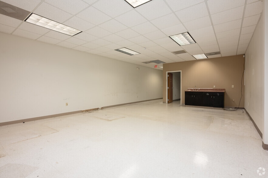 More Photos Of 7360 W Friendly Ave, Greensboro Unknown For Lease