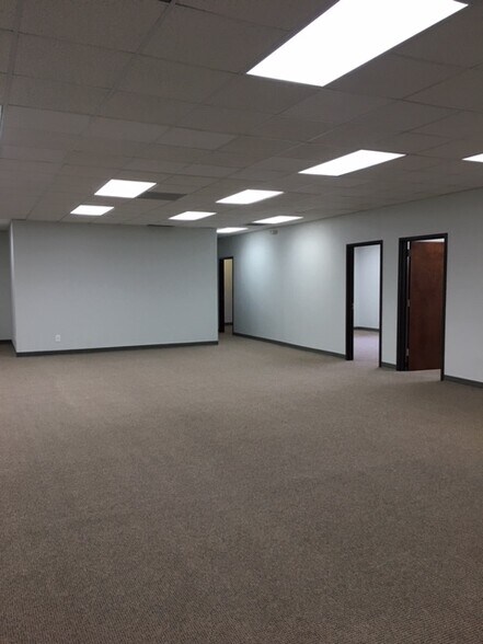 More Photos Of 509 Mineral Trace, Birmingham Light Distribution For Lease