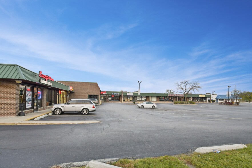 Primary Photo Of 4431-4457 W Lincoln Hwy, Matteson Storefront For Lease