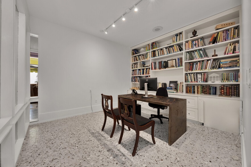 More Photos Of 337 Palermo Ave, Coral Gables Office For Sale