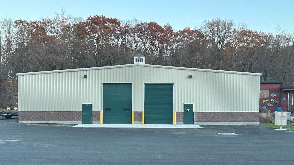 Primary Photo Of 21 Skinner St, East Hampton Industrial For Lease