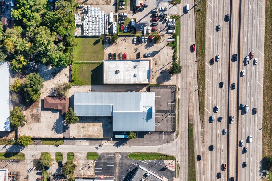 More Photos Of 10034 North Fwy, Houston Warehouse For Sale