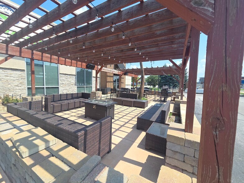 More Photos Of 6295 Ameriplex Dr, Portage Storefront For Lease