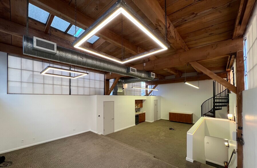 More Photos Of 1175-1195 Park Ave, Emeryville Showroom For Lease