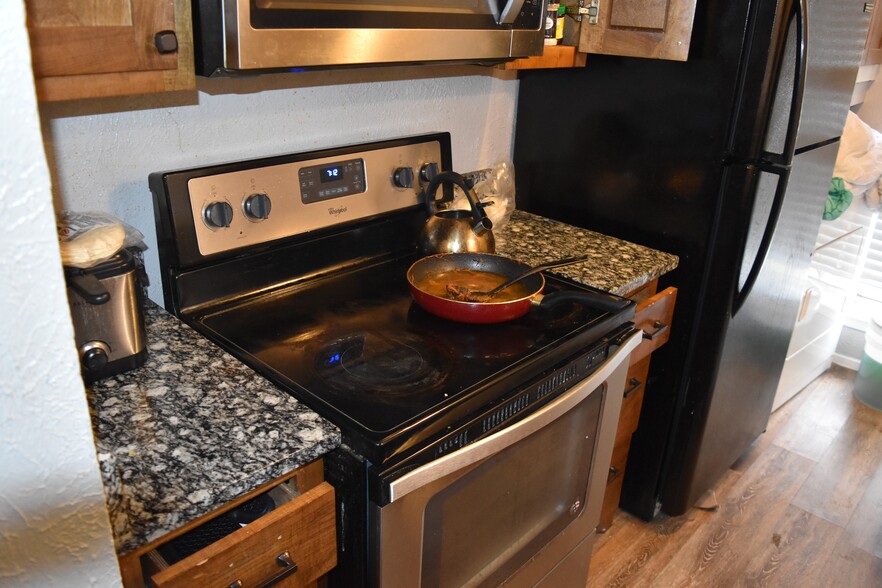 More Photos Of 2401-2411 Doreen St, Grand Prairie Apartments For Sale