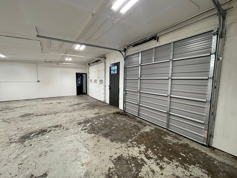 More Photos Of 446 McClaine St, Silverton Warehouse For Lease