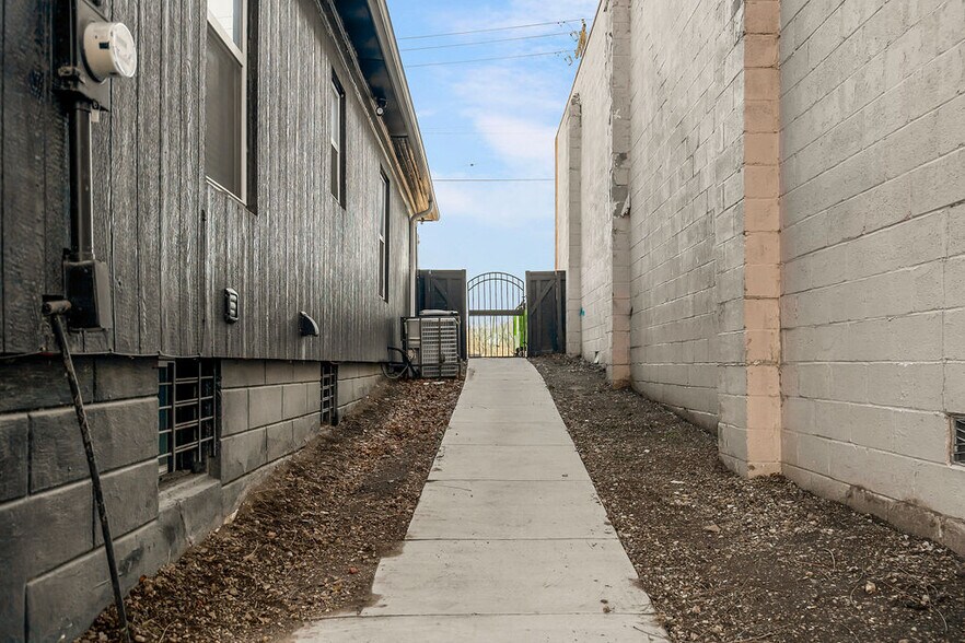 More Photos Of 6632 E Truman Rd, Kansas City General Retail For Sale