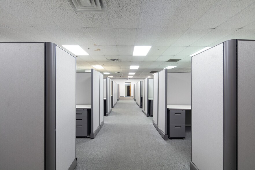 More Photos Of 108 Summer Ct, Georgetown Warehouse For Sale