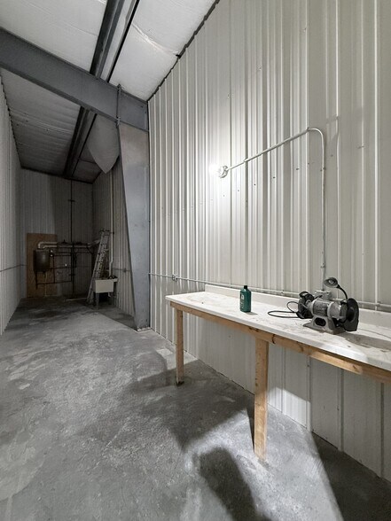 More Photos Of 875 Enterprise Ave, Galesburg Industrial For Sale