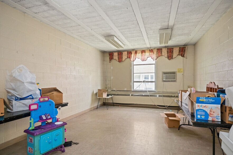 More Photos Of 501 Elizabeth St, Charleston Flex For Sale