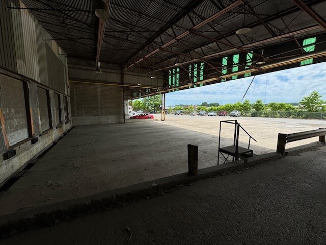 More Photos Of 1025 Winchester Ave, Kansas City Warehouse For Lease