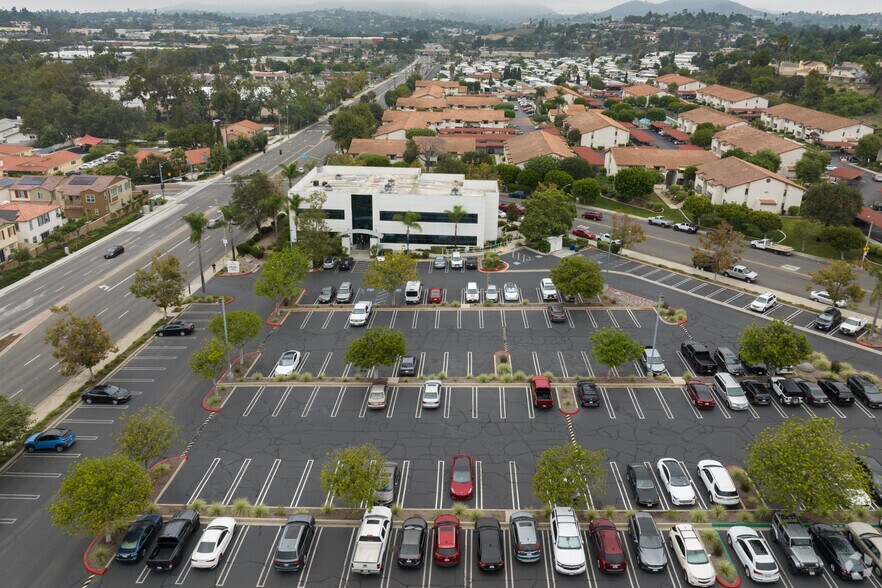More Photos Of 902 Sycamore Ave, Vista Medical For Lease