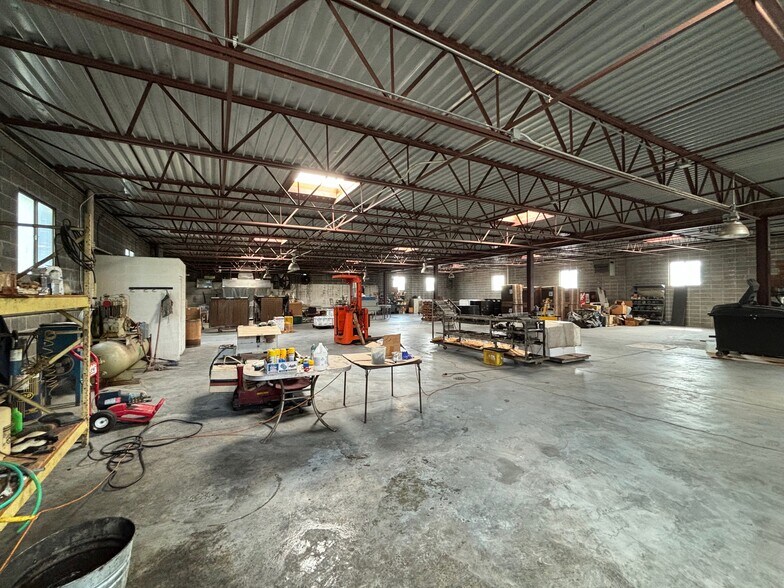 More Photos Of 2826 Southwest Blvd, Kansas City Warehouse For Sale