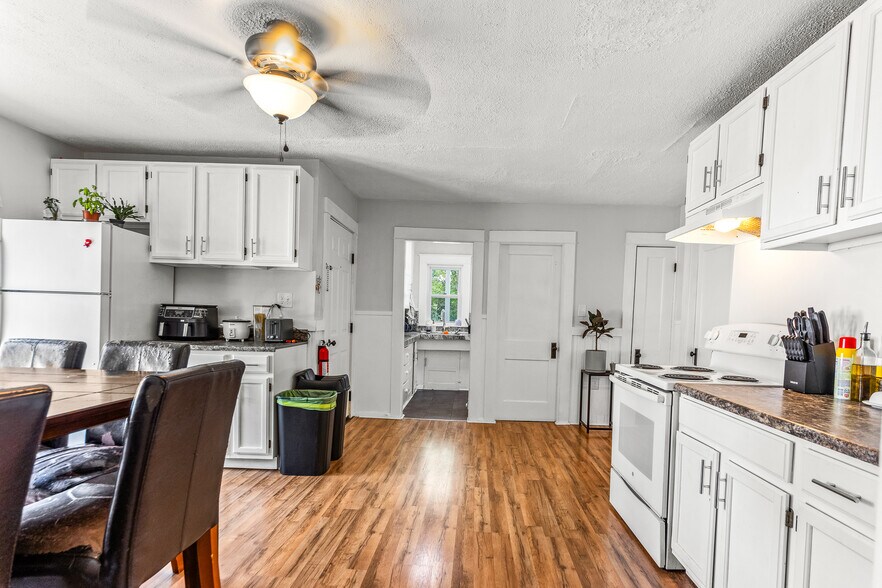 More Photos Of 51 Tanguay St, Sanford Apartments For Sale