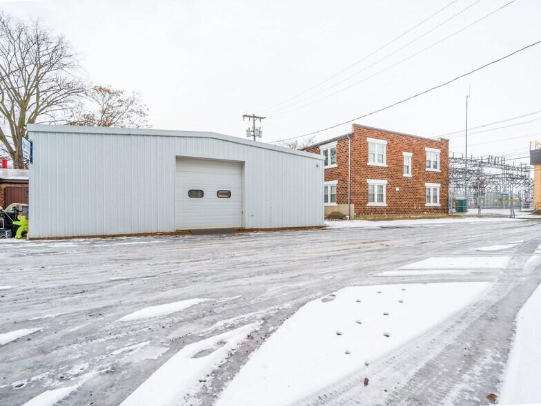 More Photos Of 50 Franklin St, Batavia Flex For Sale