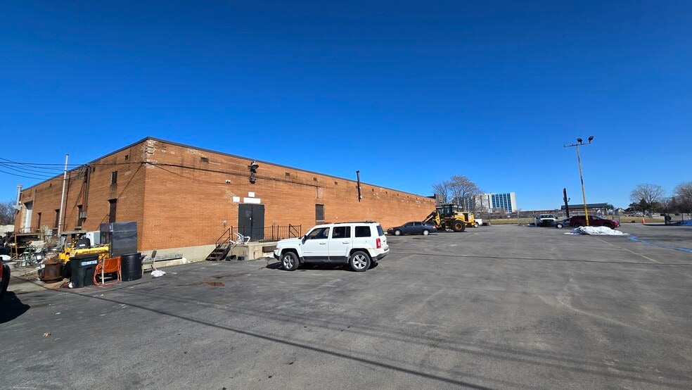 More Photos Of 1870 Fillmore Ave, Buffalo Flex For Sale