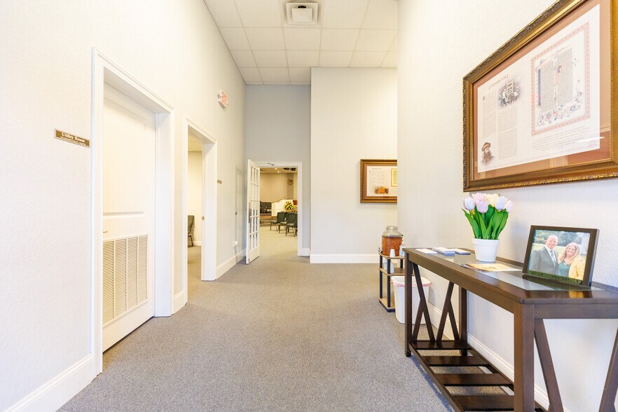 More Photos Of 37 E Main St, Lakeland Flex For Sale