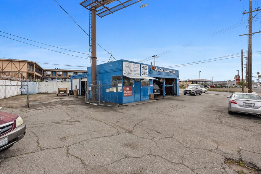 More Photos Of 2000 Union Ave, Bakersfield Auto Repair For Sale