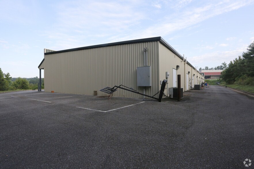 More Photos Of 98 Dean Goss Dr, Jasper Storefront Retail Office For Sale