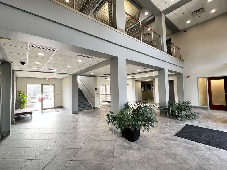 More Photos Of 10412 Allisonville Rd, Fishers Office For Sale