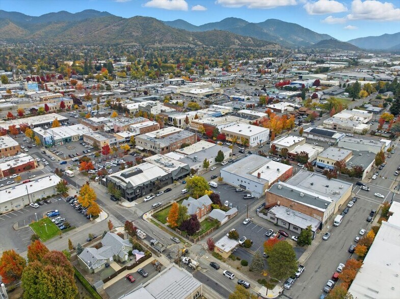 More Photos Of 139 SW I St, Grants Pass Specialty For Sale