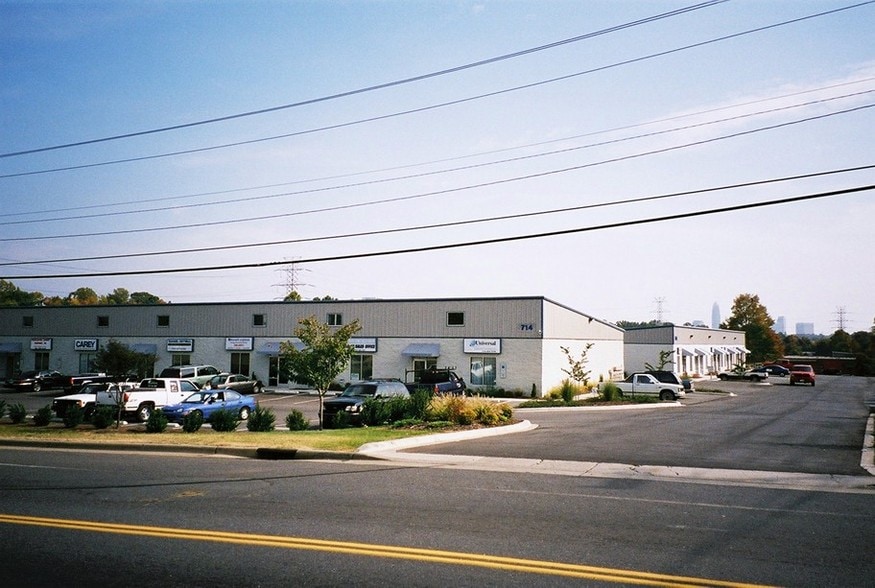 More Photos Of 714-730 Montana Dr, Charlotte Unknown For Lease