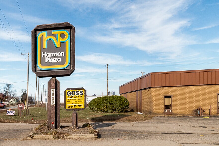 More Photos Of 1520 Harmon Ave, Columbus Warehouse For Lease