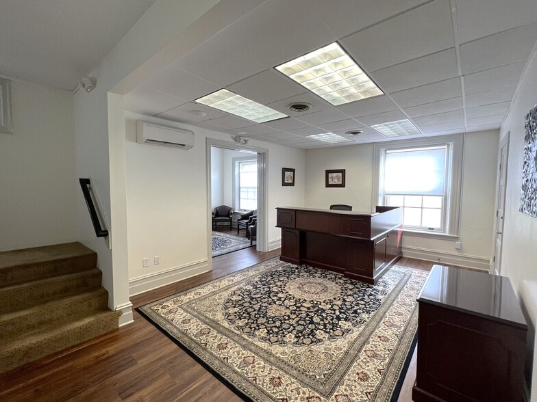 More Photos Of 15 Market Sq, Manheim Office Residential For Sale