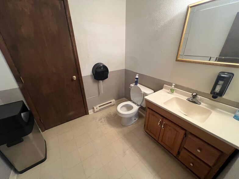 More Photos Of 1720 Main St, Lander Warehouse For Sale