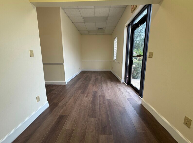 More Photos Of 104 La Costa Ln, Daytona Beach Office Residential For Lease