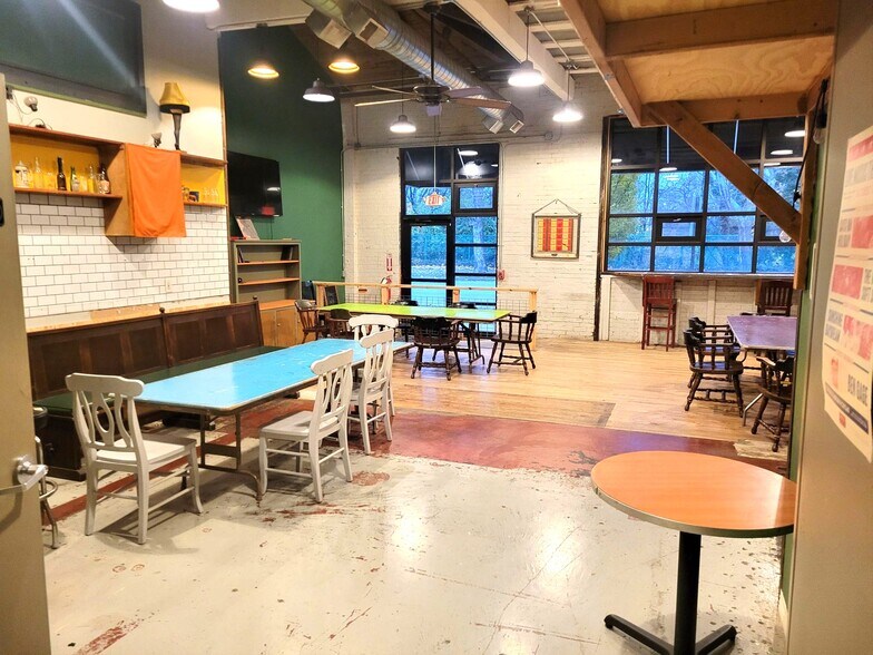 More Photos Of 2135 Columbus Rd, Cleveland Bar For Sale