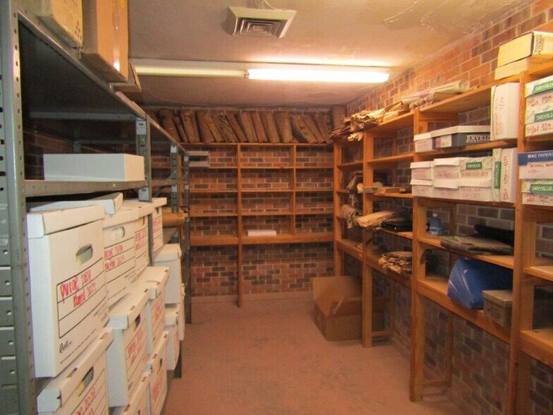 More Photos Of 301 Julia St, New Iberia Office For Lease