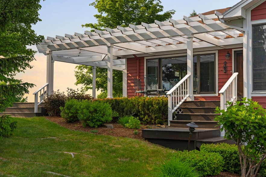 More Photos Of 10343 E Hilltop Rd, Suttons Bay Winery Vineyard For Sale