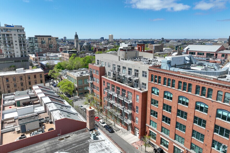 More Photos Of 824 W Superior St, Chicago Office Residential For Sale