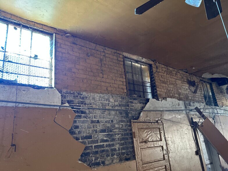 More Photos Of 710 Scenic Hwy, Baton Rouge Light Distribution For Sale