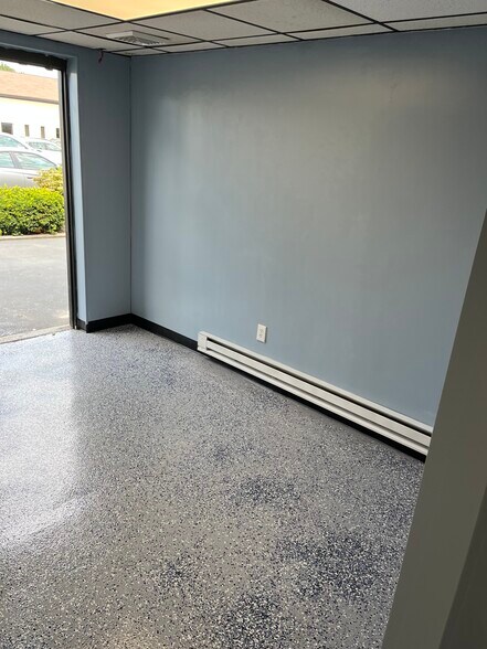 More Photos Of 58 Kent Ave, Warwick Warehouse For Lease