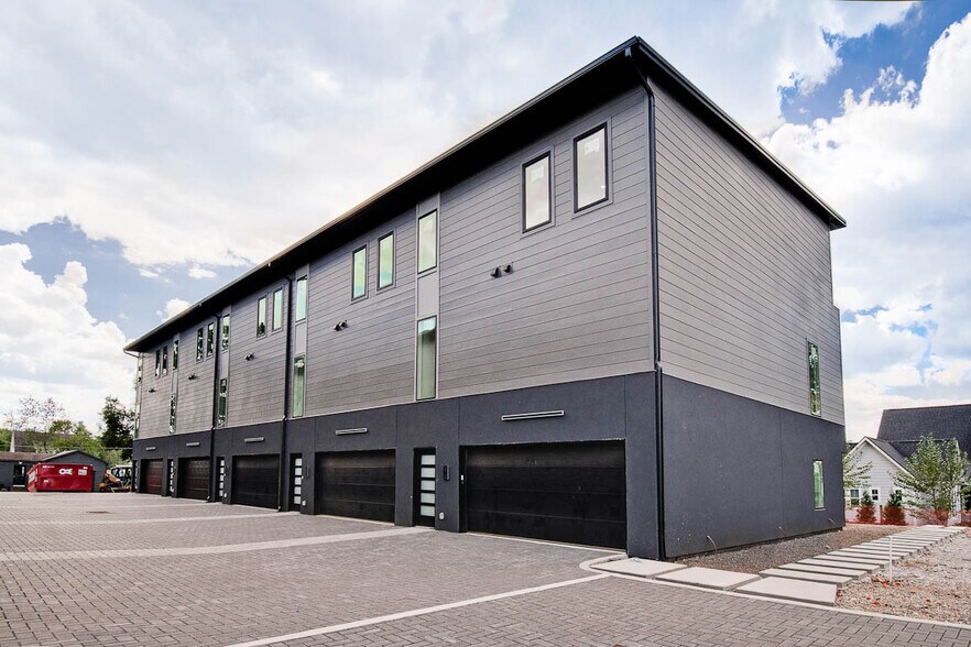 More Photos Of 204 9th St, Bentonville Apartments For Sale