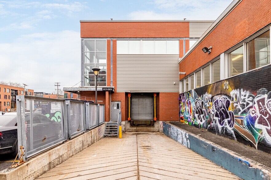 More Photos Of 4760 Rue Acorn, Montréal Research And Development For Lease