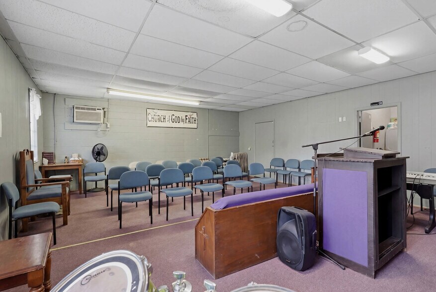 More Photos Of 450 Stephens St, Rochelle Storefront Retail Office For Sale