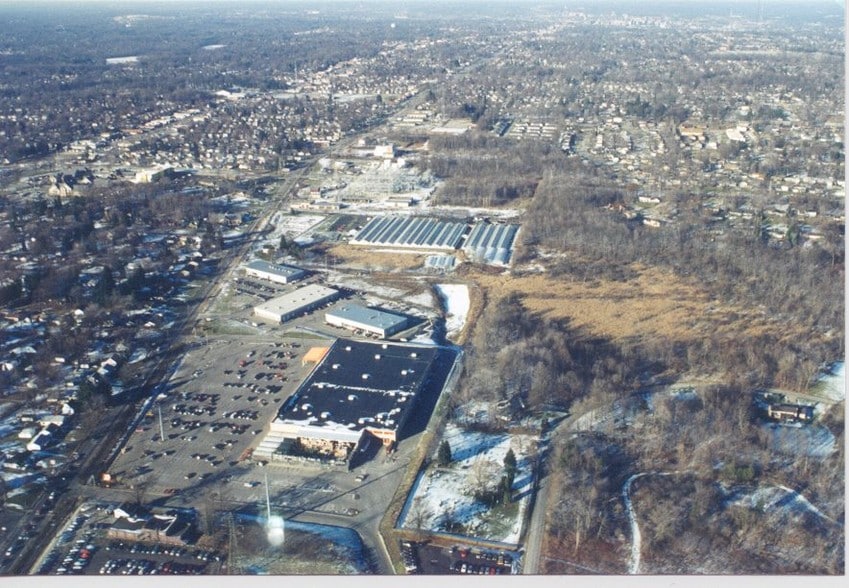 More Photos Of 6981 Southern Blvd, Boardman Light Manufacturing For Lease