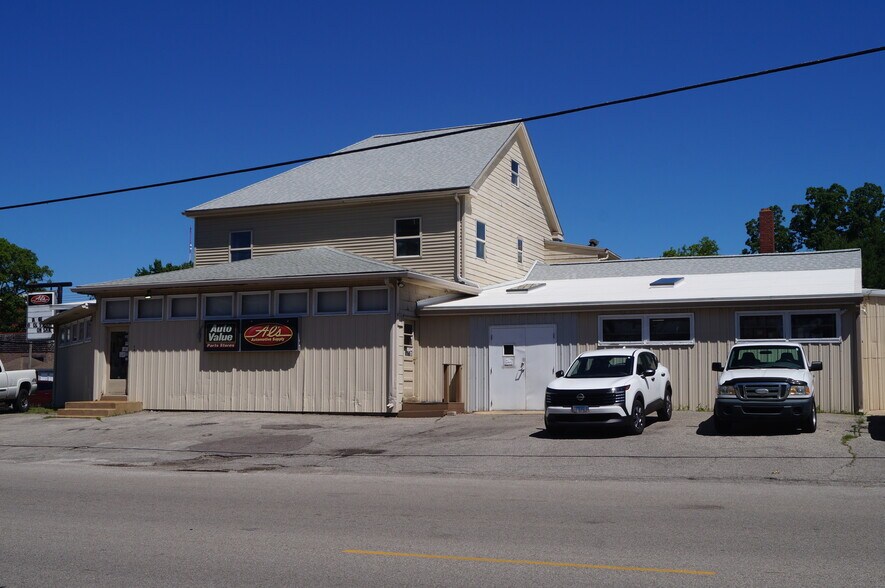 Primary Photo Of 201 E 4th St, Waterloo Freestanding For Sale