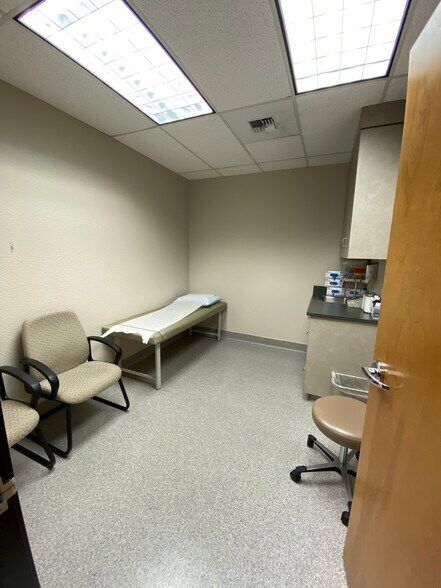 More Photos Of 1501 Oakdale Rd, Modesto Medical For Lease