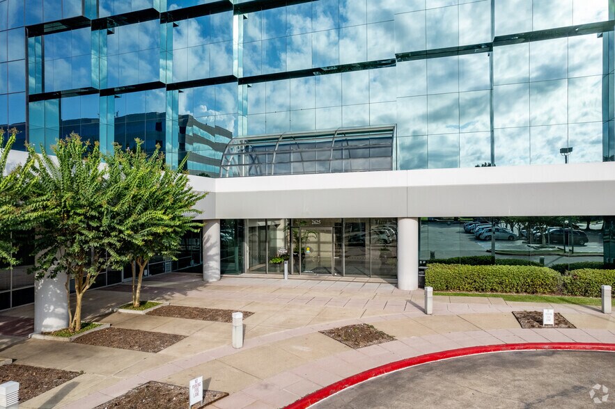 More Photos Of 2525 Bay Area Blvd, Houston Unknown For Lease